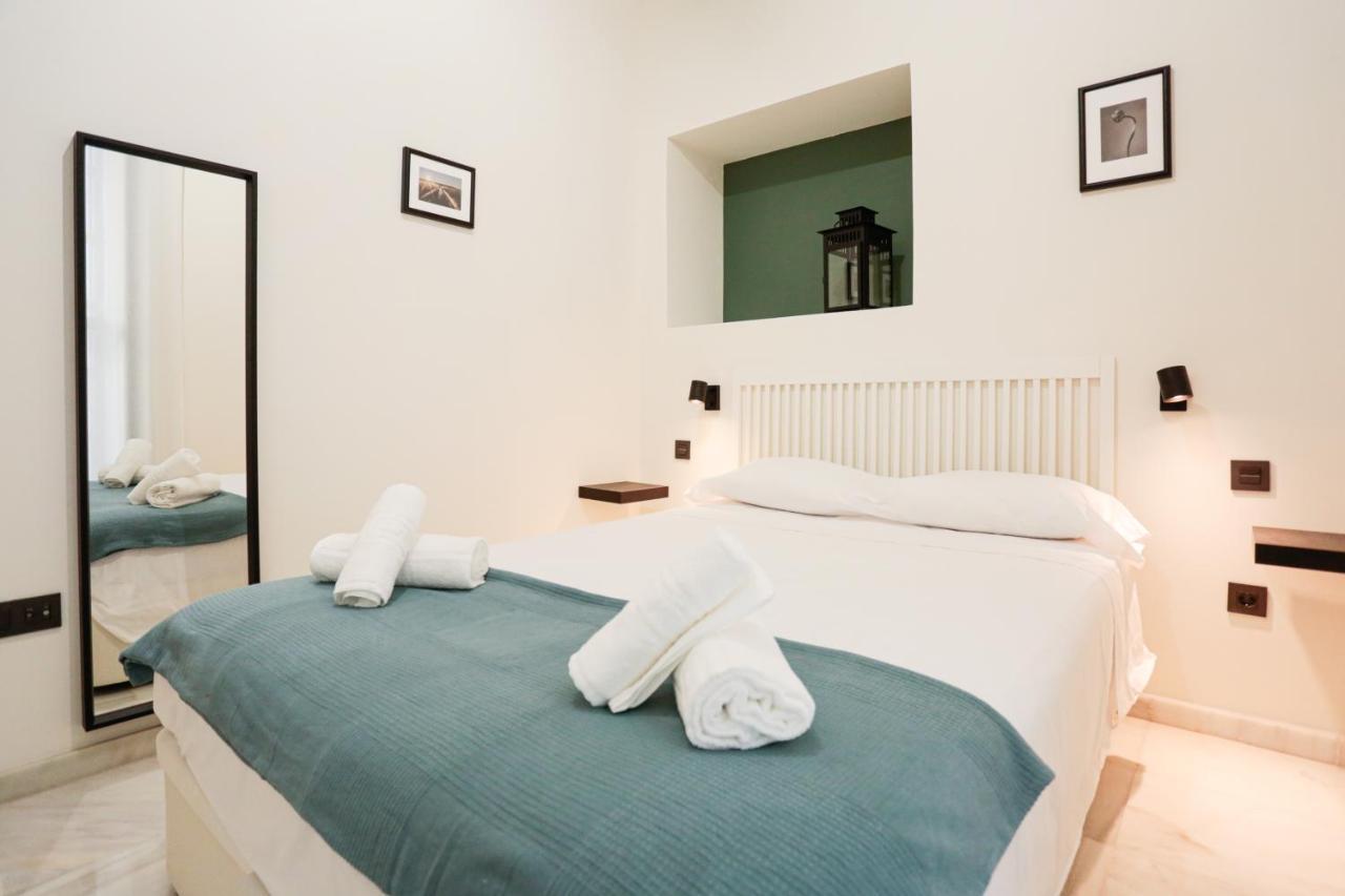 Monkeys Apartments Cervantes เซบีญา ภายนอก รูปภาพ